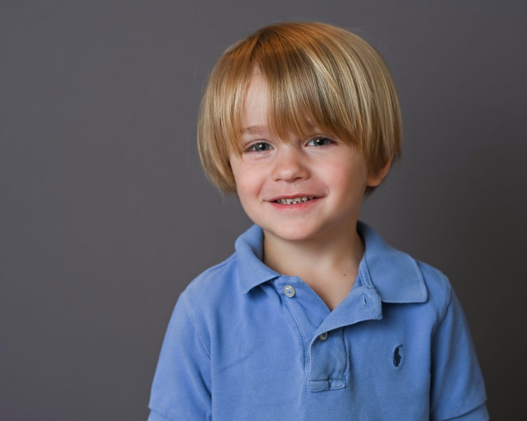 a kid in blue shirt